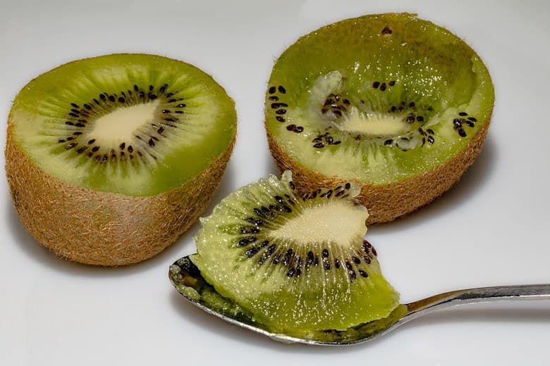 ¡Esta es la razón por la que siempre deberías comer un kiwi CON la piel!